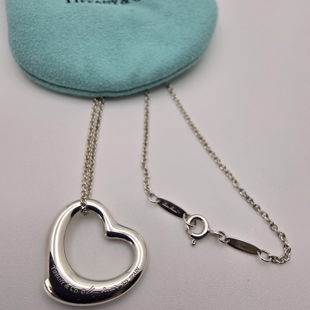 Tiffany Co 925 Paloma Picasso Tenderness Embrace Heart Pendant Necklace 17"